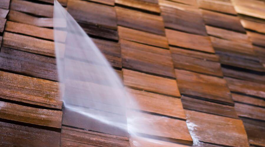 Professional gutter cleaning in Eaton Park, FL